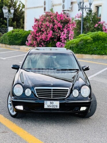 Mercedes E 320-1