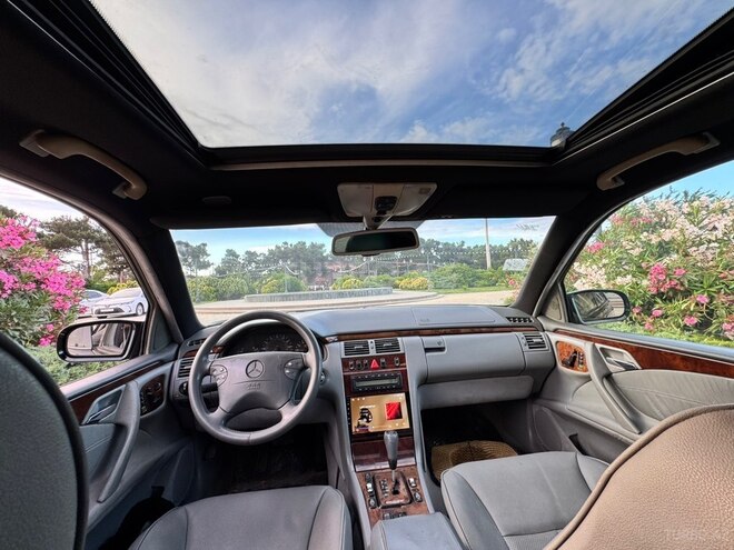 Mercedes E 320-9
