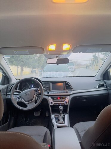 Hyundai Elantra-7