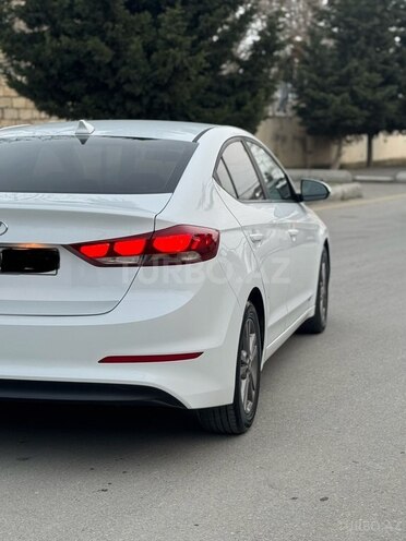 Hyundai Elantra-5