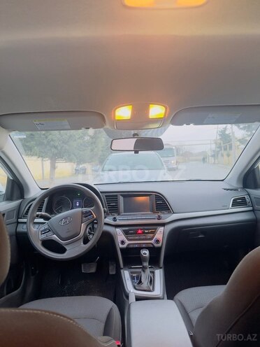 Hyundai Elantra-8