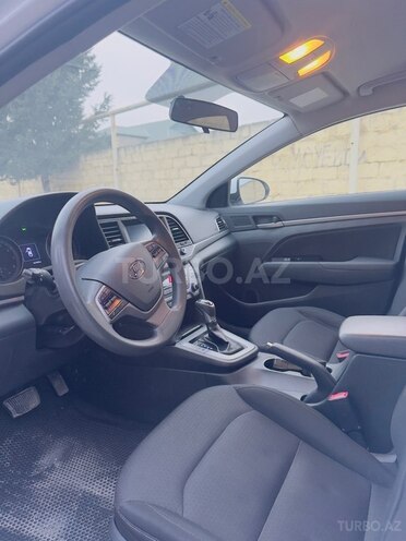 Hyundai Elantra-9