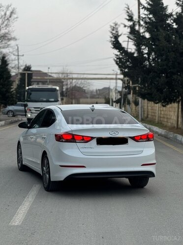 Hyundai Elantra-4