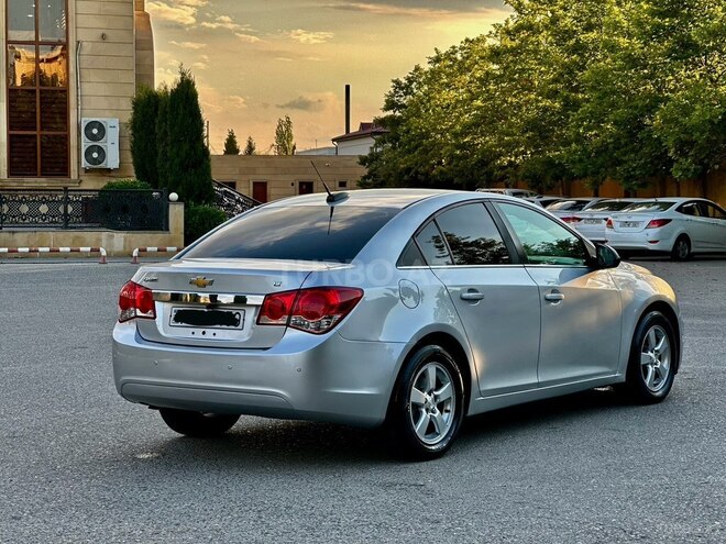 Chevrolet Cruze-11