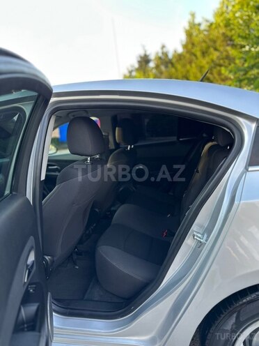 Chevrolet Cruze-13