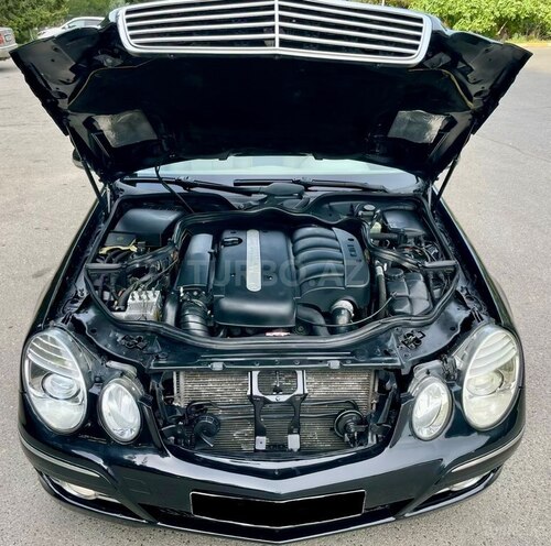 Mercedes E 220-21