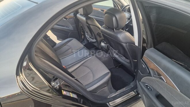 Mercedes E 220-11