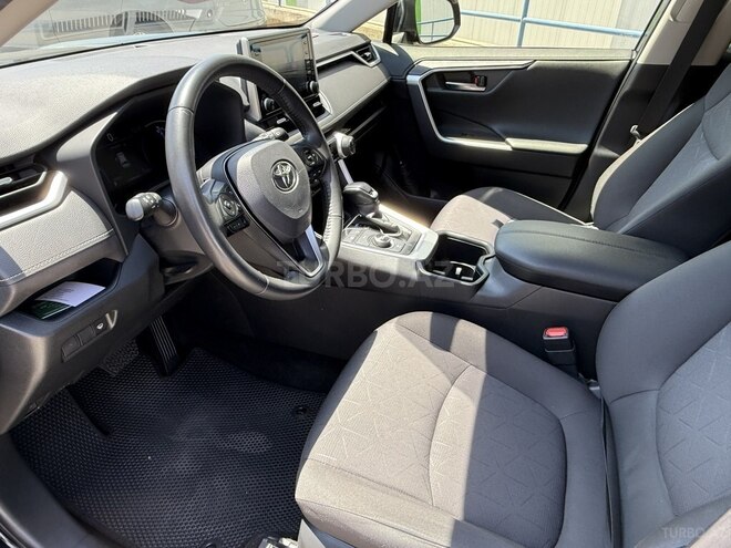 Toyota RAV4-17