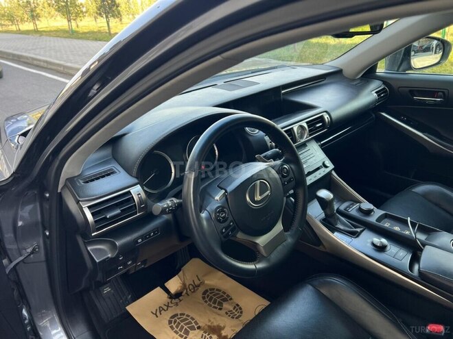 Lexus IS 250-8