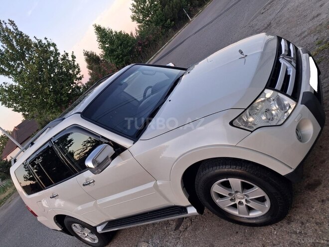 Mitsubishi Pajero-5