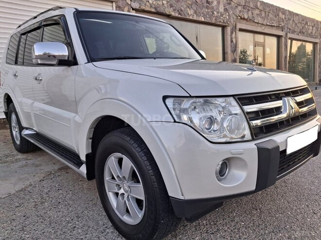 Mitsubishi Pajero-4