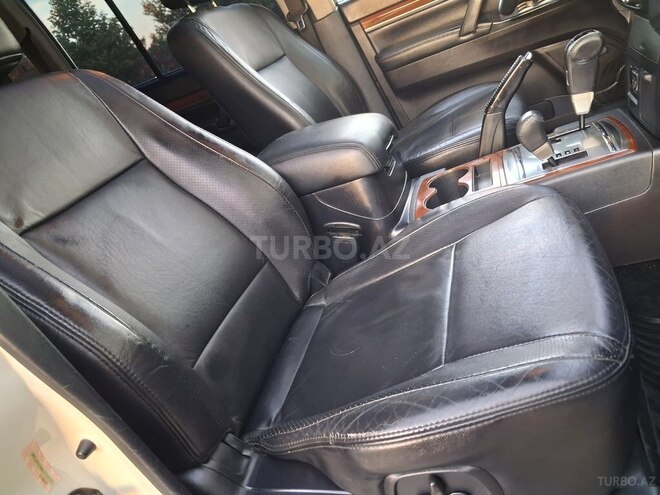 Mitsubishi Pajero-14