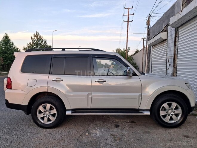 Mitsubishi Pajero-10