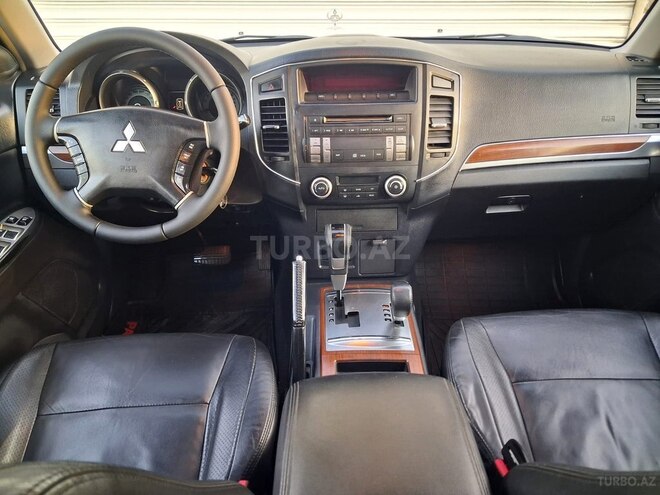 Mitsubishi Pajero-12