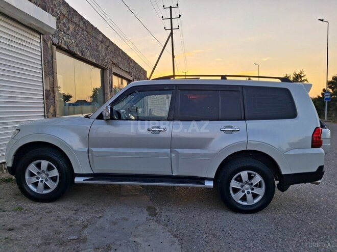 Mitsubishi Pajero-9