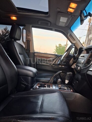 Mitsubishi Pajero-15