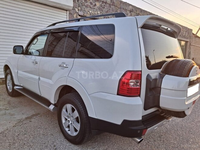 Mitsubishi Pajero-8