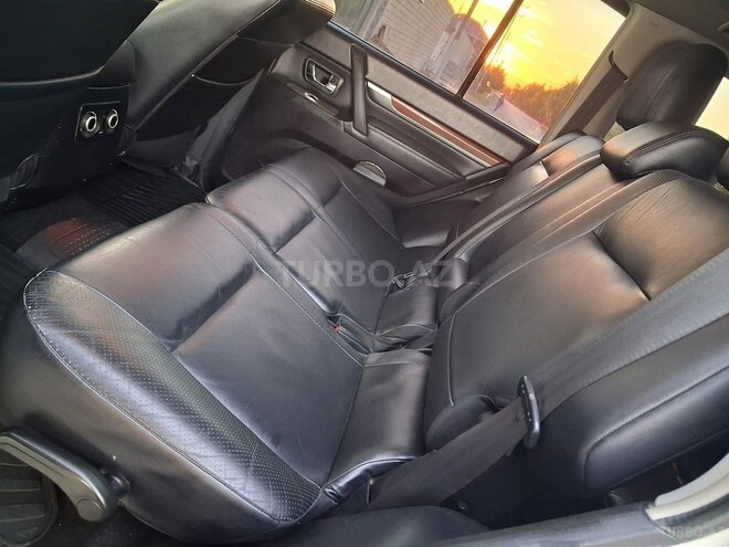 Mitsubishi Pajero-13