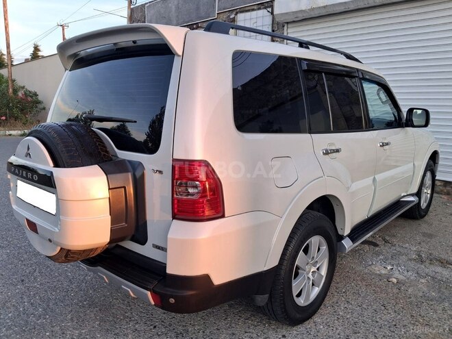 Mitsubishi Pajero-7