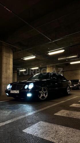 Mercedes E 320-3