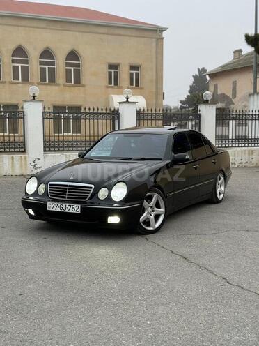 Mercedes E 320-1