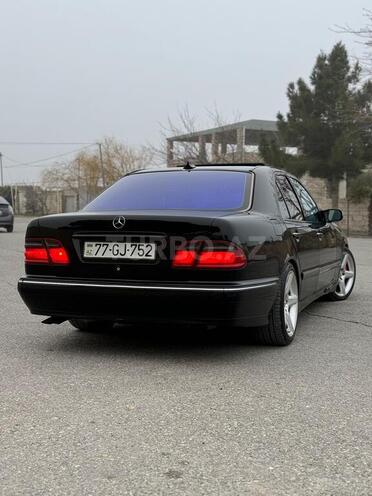 Mercedes E 320-11