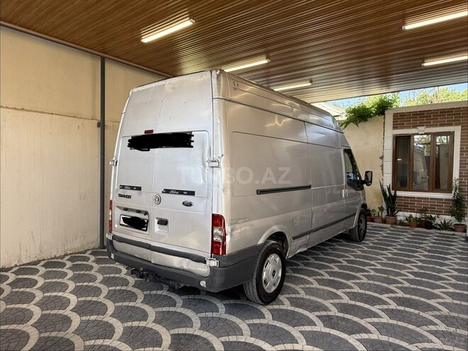 Ford Transit-4
