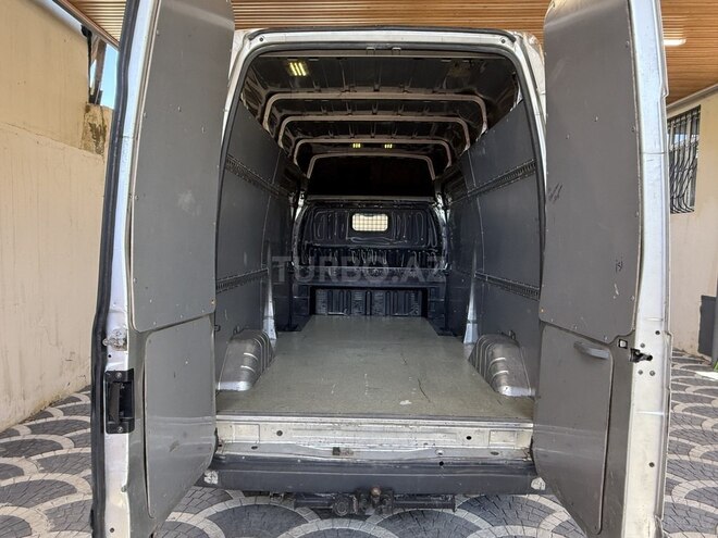 Ford Transit-9