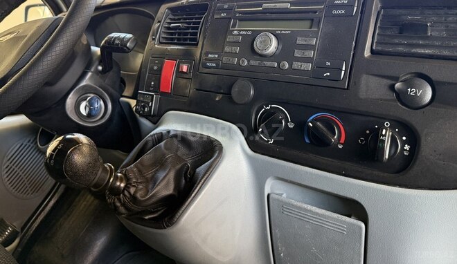 Ford Transit-6