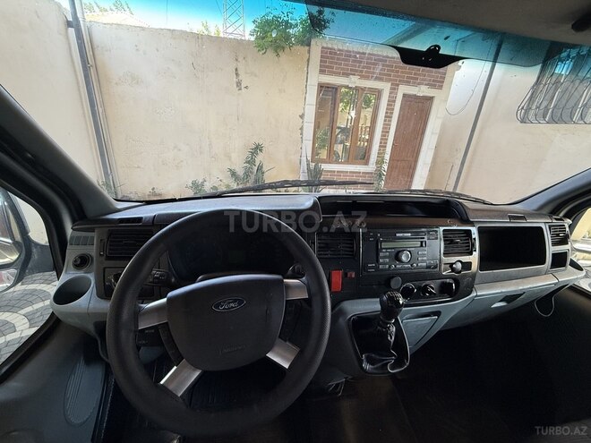 Ford Transit-7