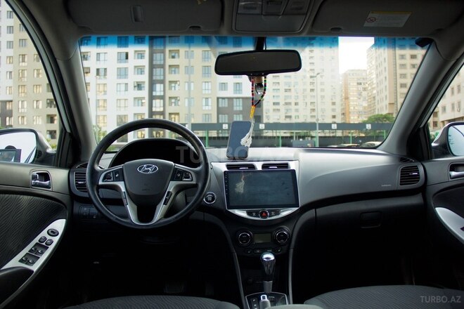 Hyundai Accent-10