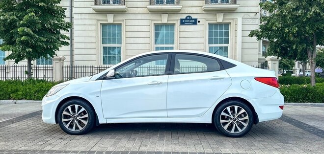 Hyundai Accent-7