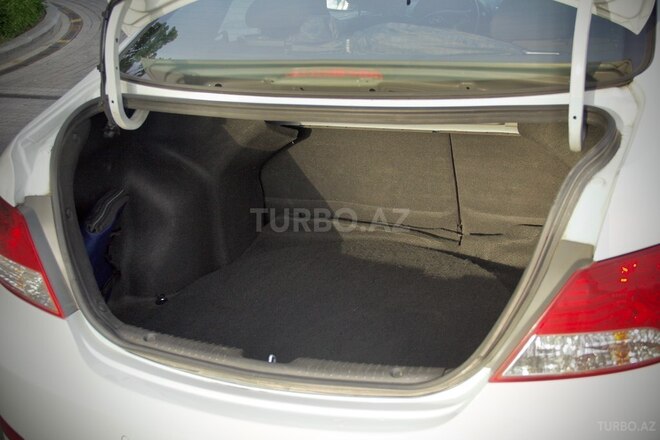 Hyundai Accent-13