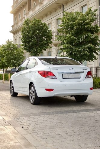 Hyundai Accent-5