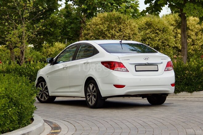 Hyundai Accent-4