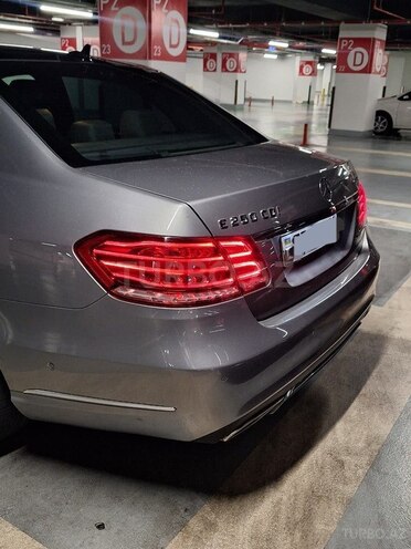 Mercedes E 250 4MATIC-16