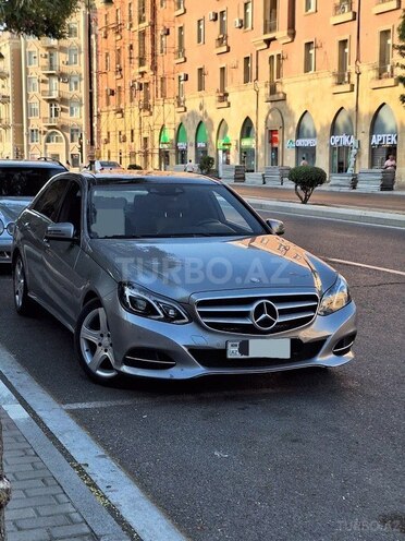 Mercedes E 250 4MATIC-1