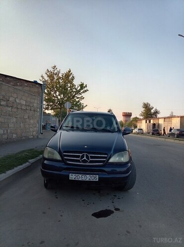 Mercedes ML 320-1