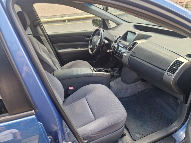 Toyota Prius-8