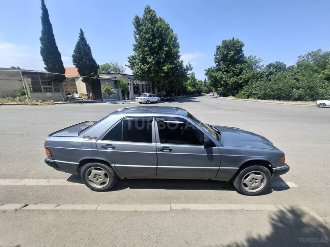 Mercedes 190-4