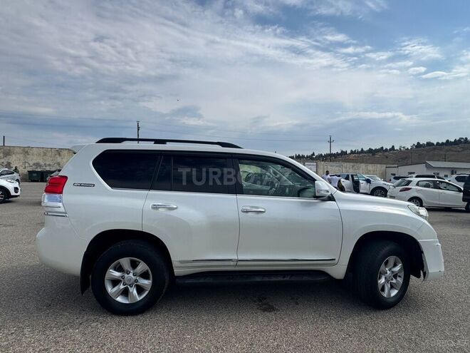 Toyota Land Cruiser Prado-4