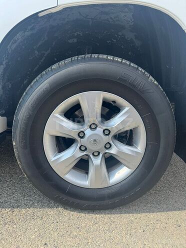 Toyota Land Cruiser Prado-9