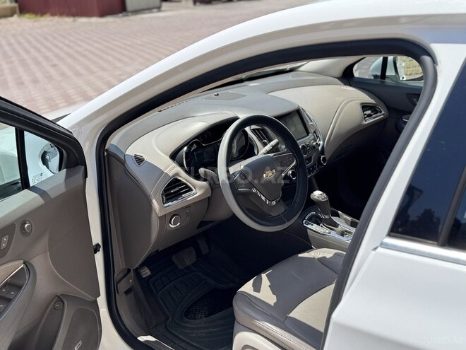 Chevrolet Cruze-12