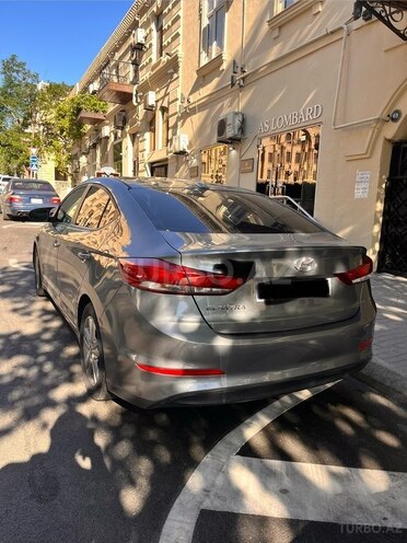 Hyundai Elantra-3
