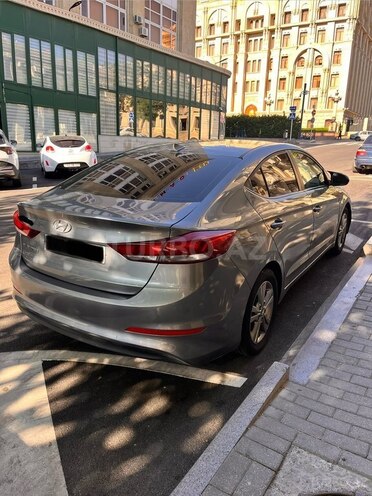 Hyundai Elantra-4