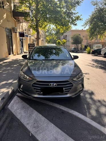 Hyundai Elantra-1