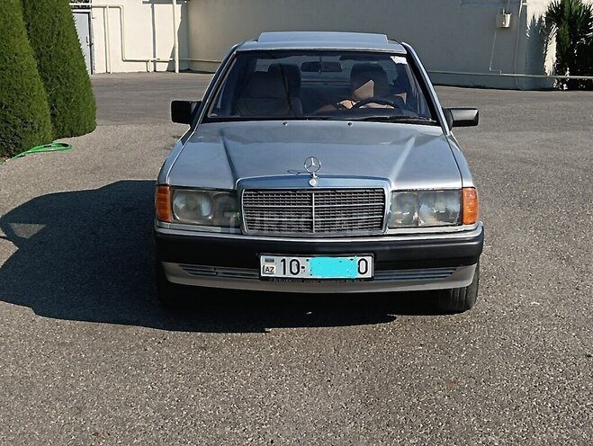 Mercedes 190-1