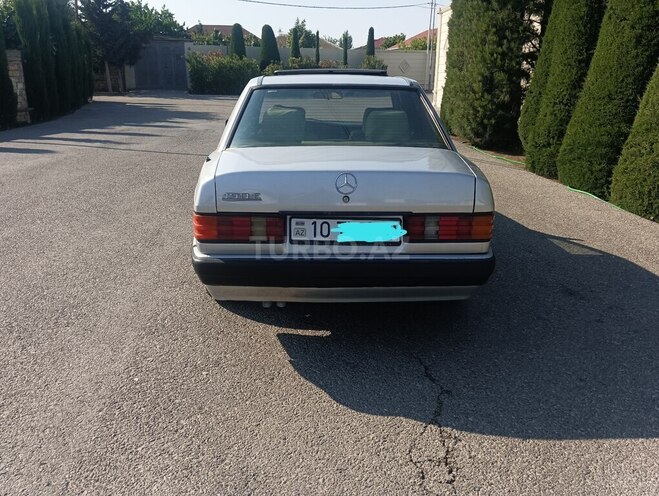 Mercedes 190-10