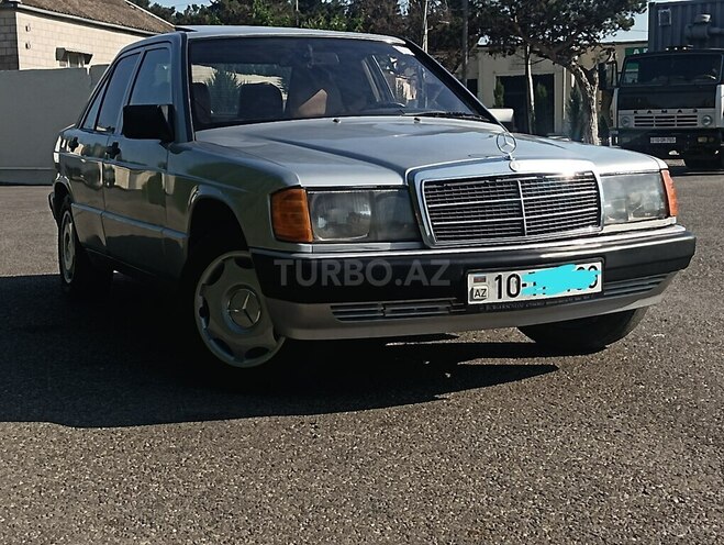 Mercedes 190-9