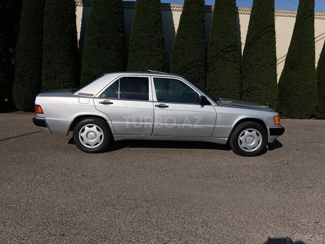 Mercedes 190-12